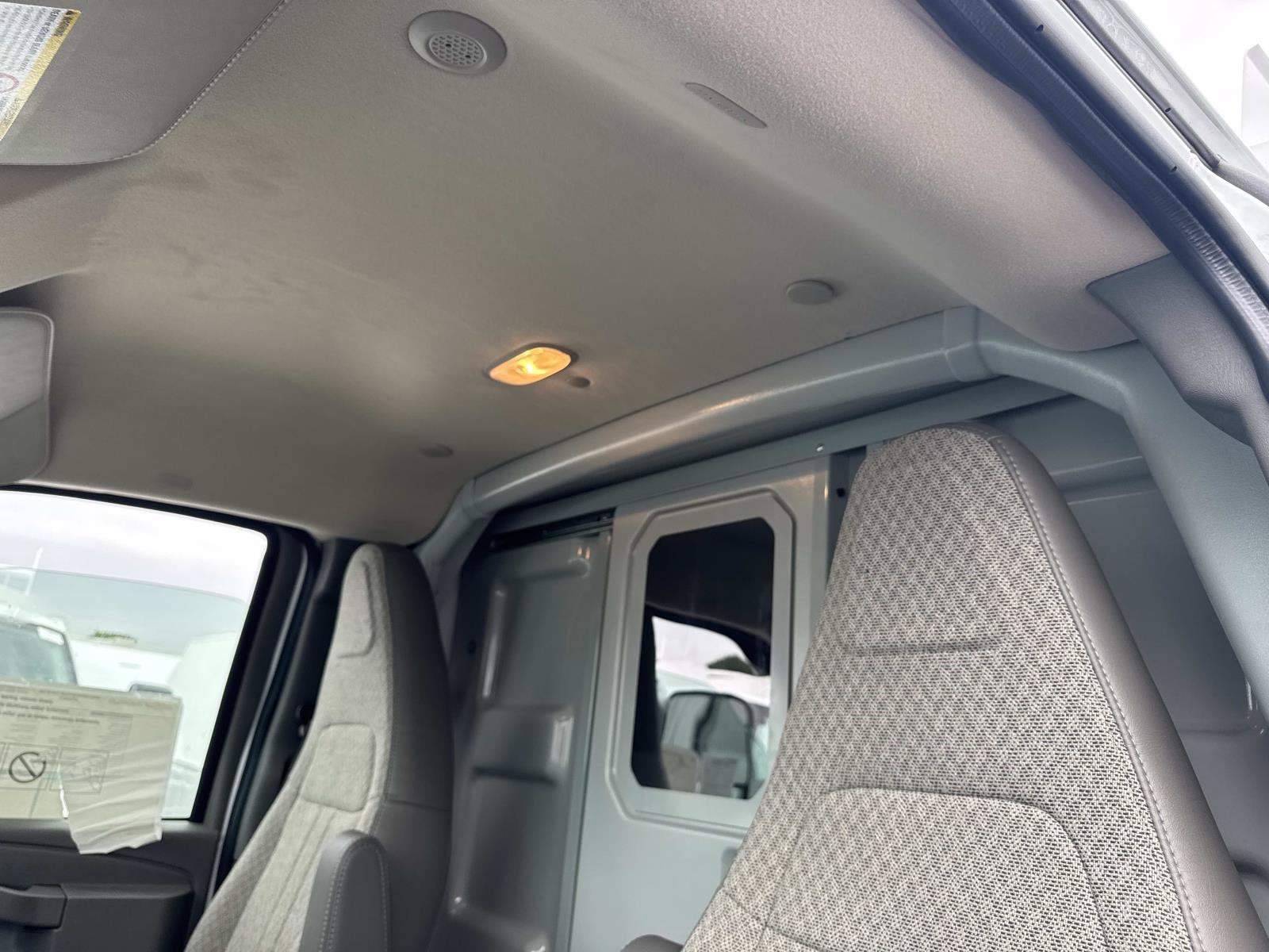 2025 Chevrolet Express Cutaway 3500 1WT