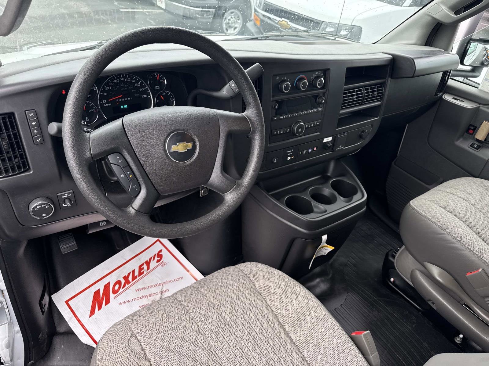 2025 Chevrolet Express Cutaway 3500 1WT