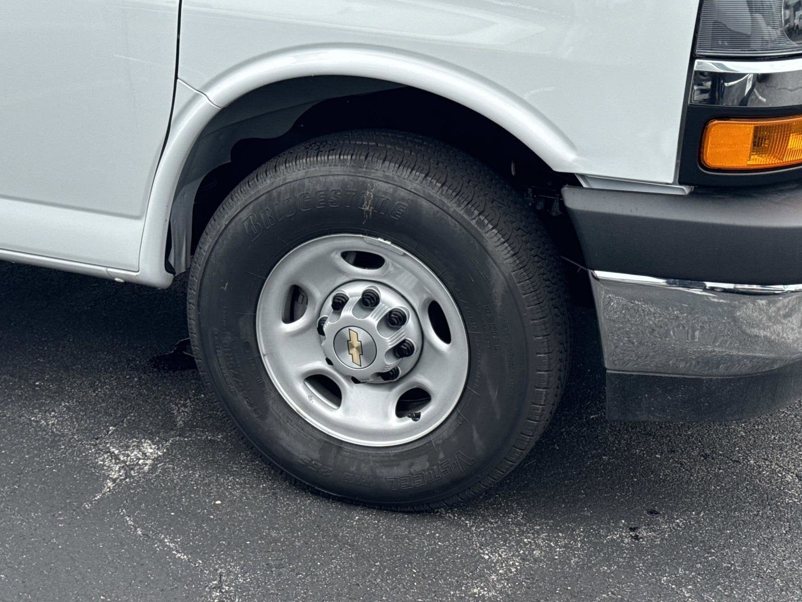 2025 Chevrolet Express Cutaway 3500 1WT