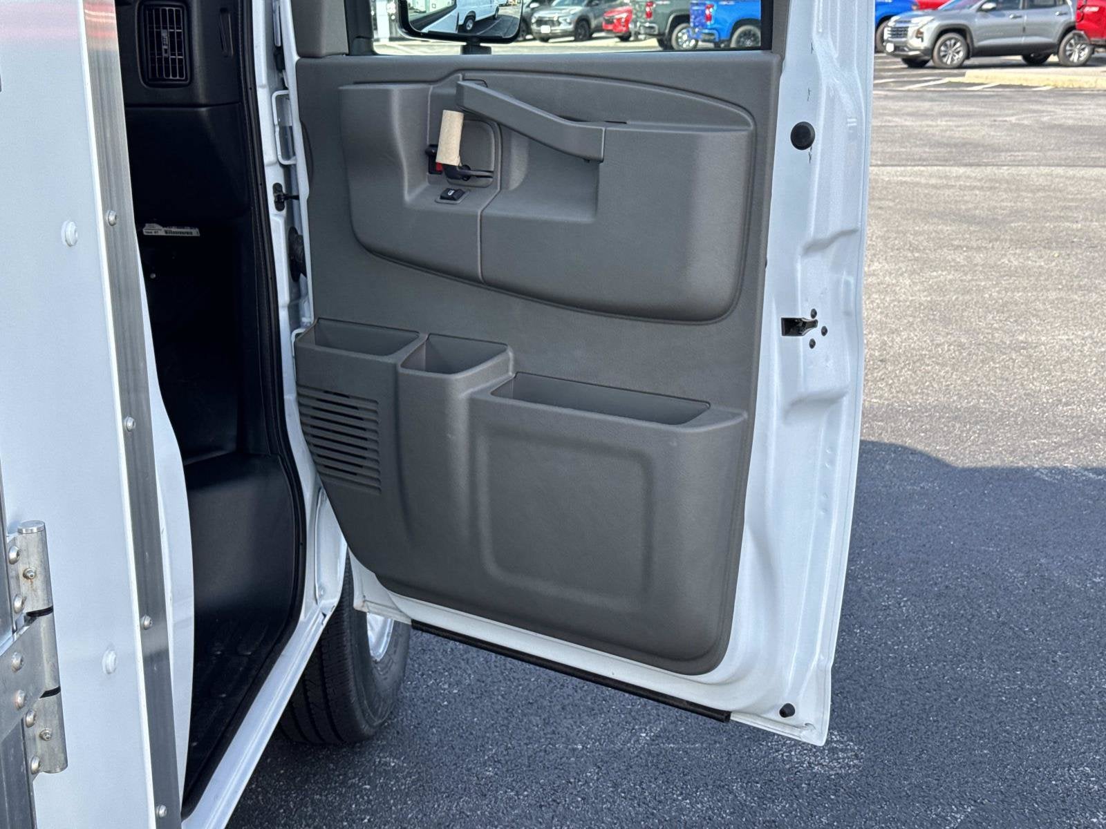 2026 Chevrolet Express Cutaway 3500 1WT