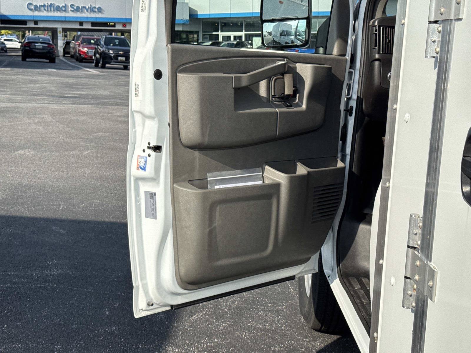 2026 Chevrolet Express Cutaway 3500 1WT