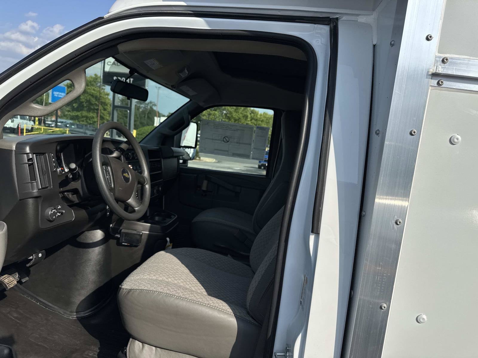 2026 Chevrolet Express Cutaway 3500 1WT