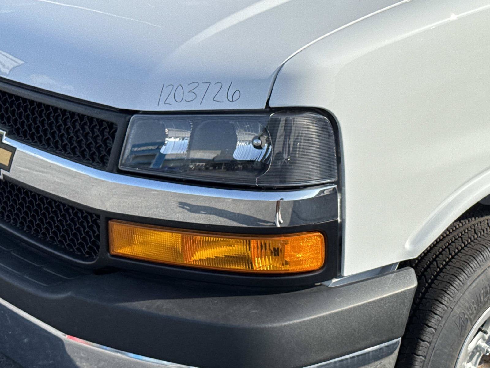 2026 Chevrolet Express Cutaway 3500 1WT