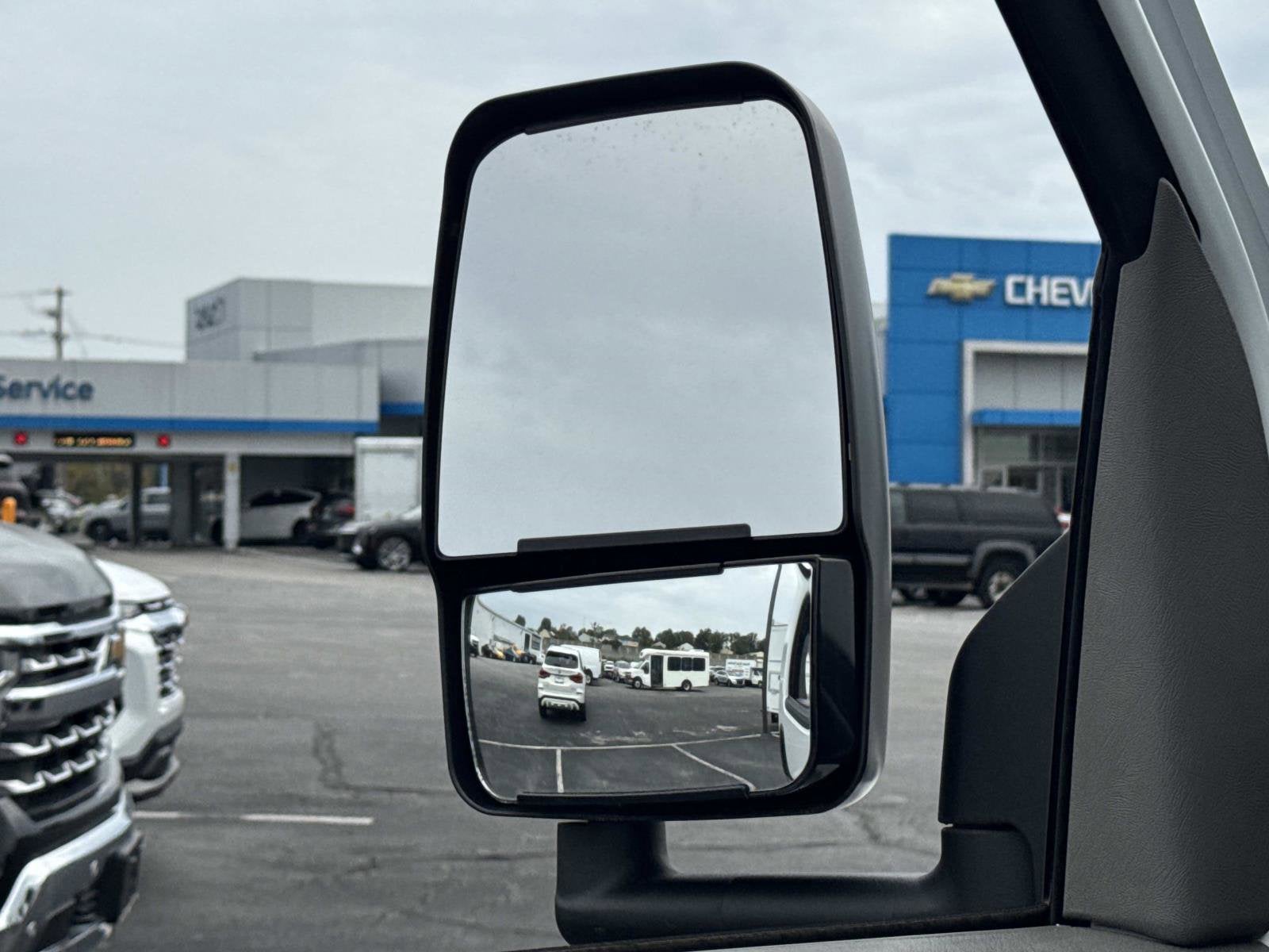 2025 Chevrolet Express Cutaway 3500 1WT