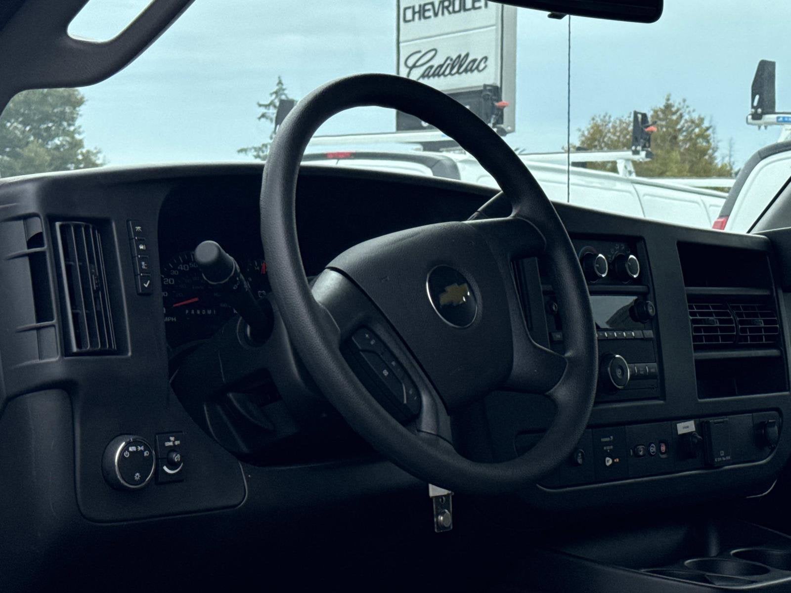 2025 Chevrolet Express Cutaway 3500 1WT