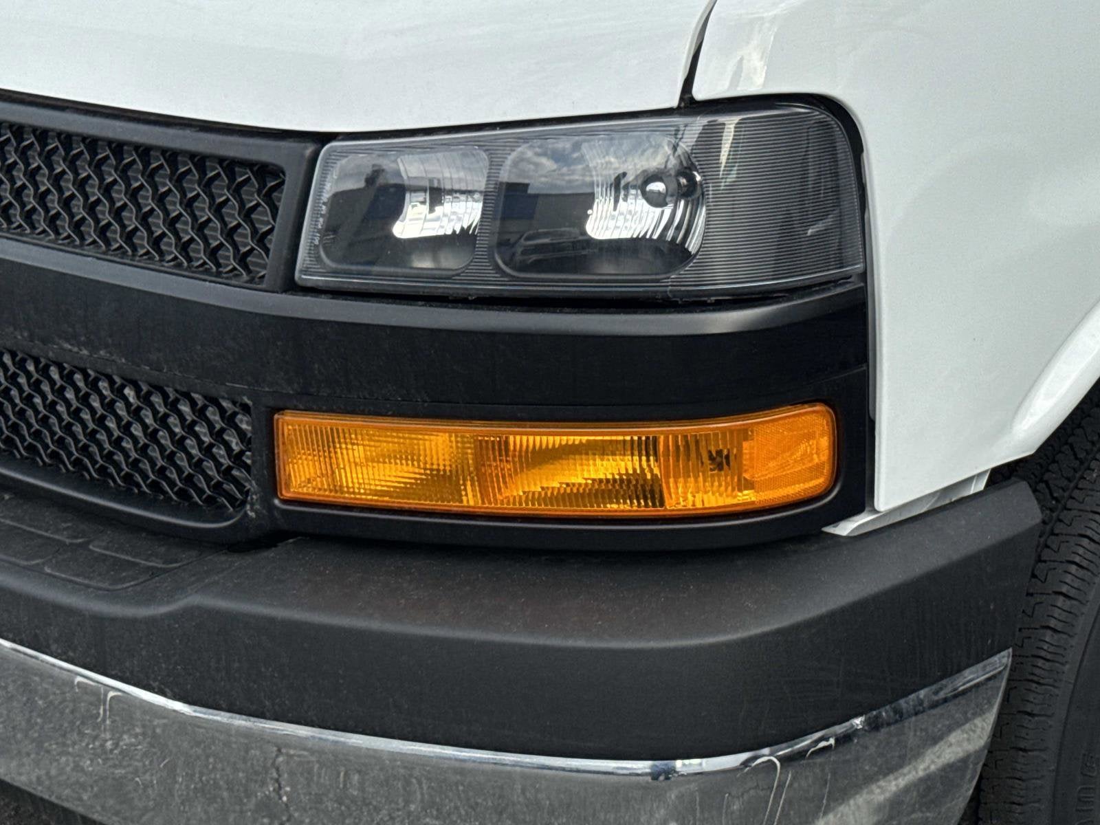 2025 Chevrolet Express Cutaway 3500 1WT