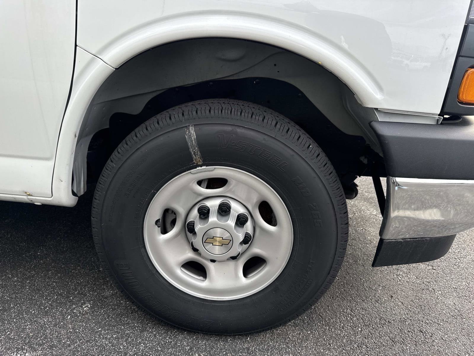 2025 Chevrolet Express Cutaway 3500 1WT