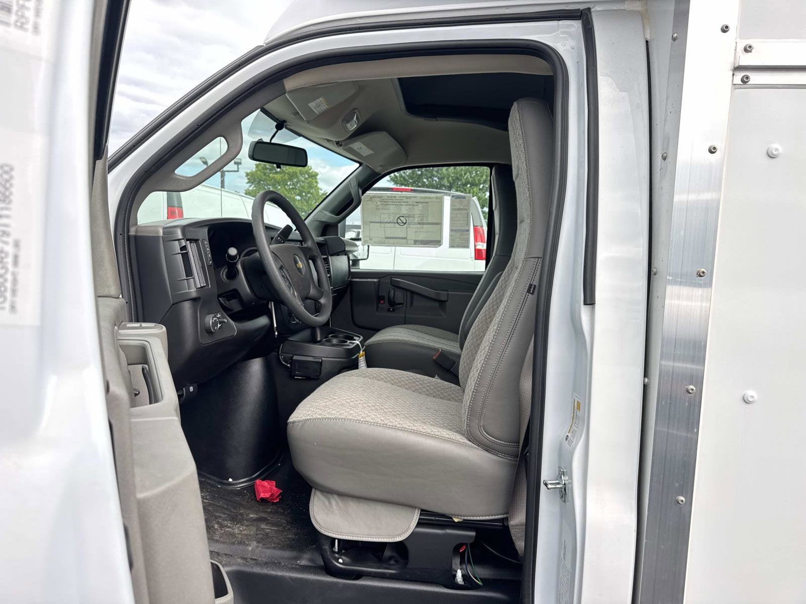 2026 Chevrolet Express Cutaway 3500 1WT