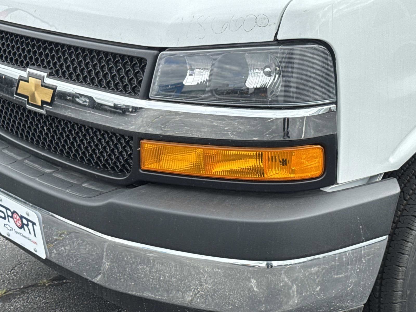 2026 Chevrolet Express Cutaway 3500 1WT
