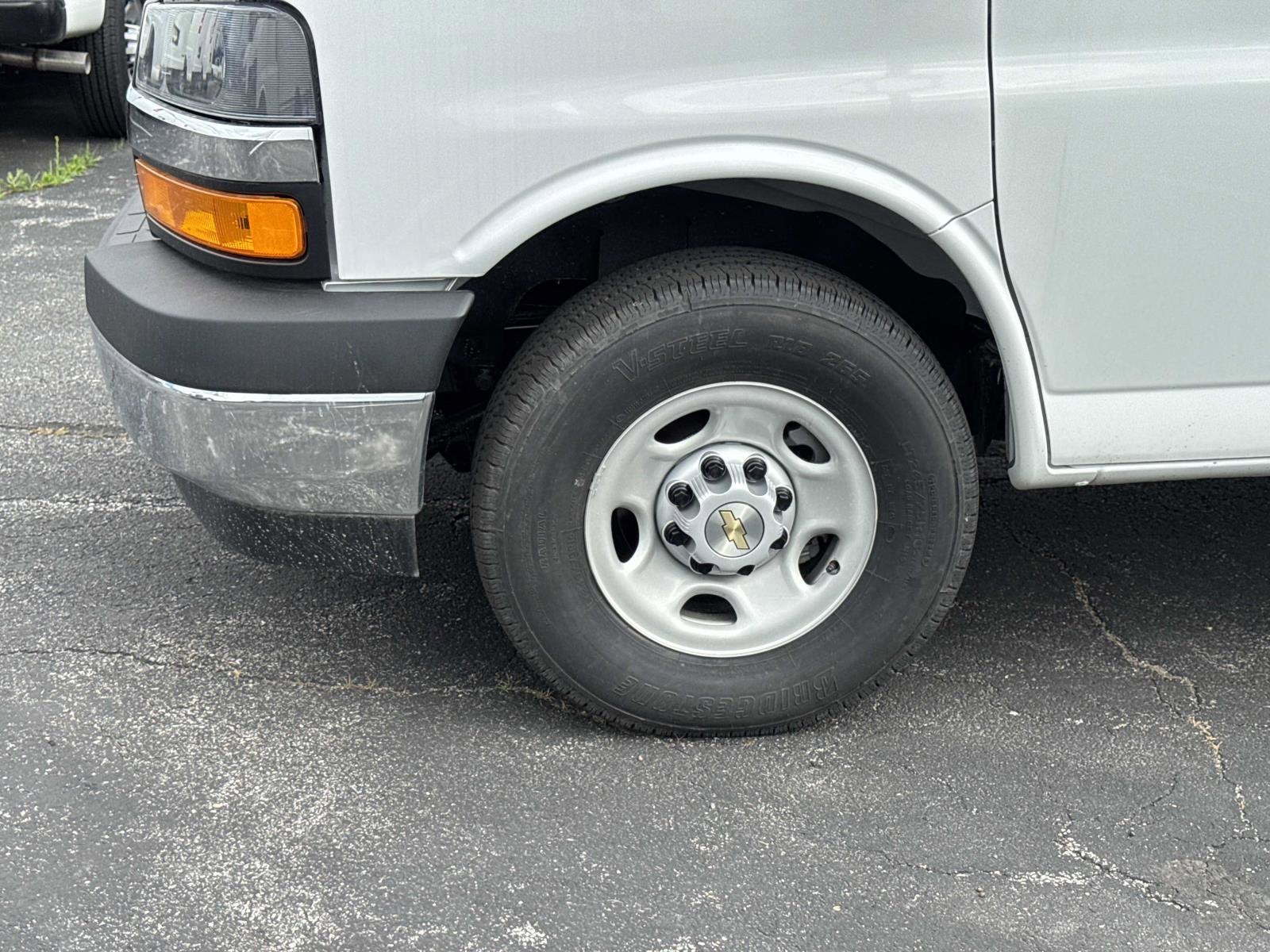 2026 Chevrolet Express Cutaway 3500 1WT