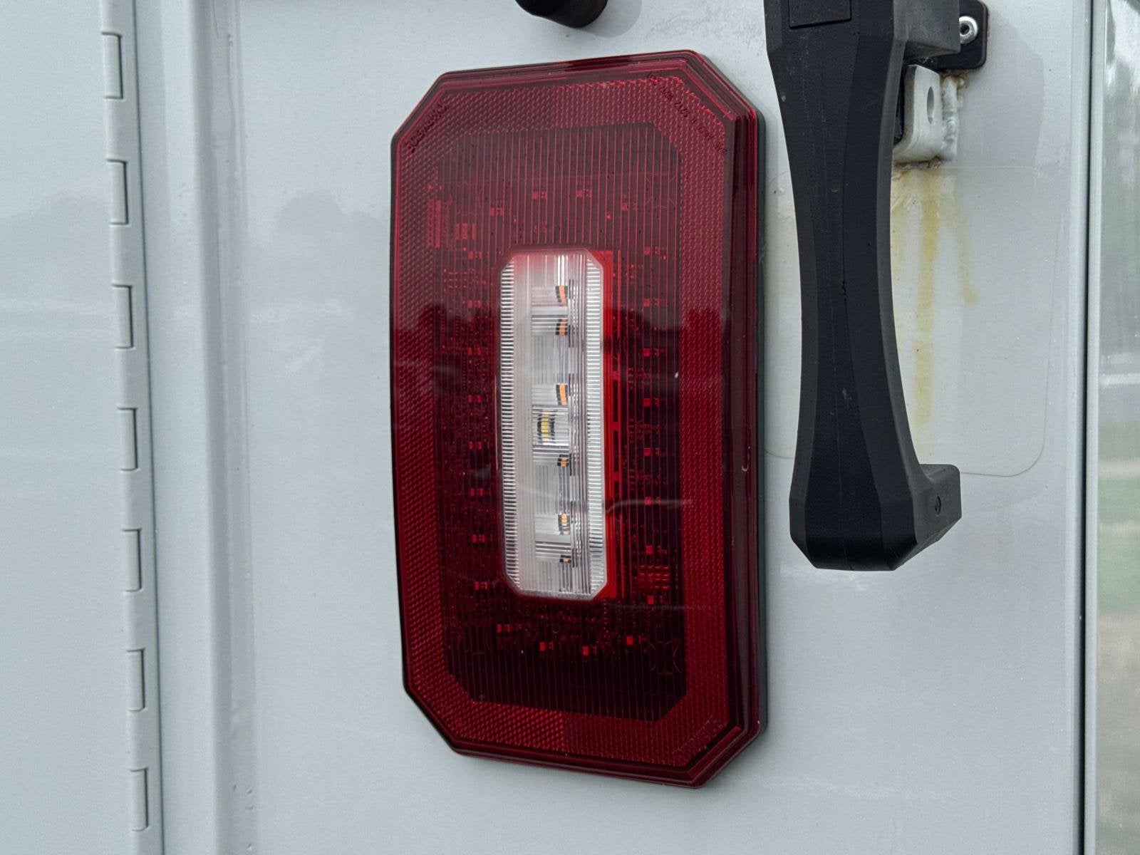 2024 Chevrolet Express Cutaway 3500 1WT