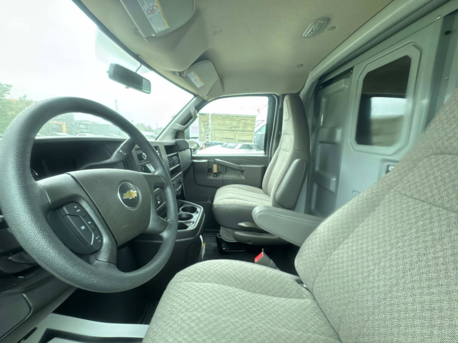 2024 Chevrolet Express Cutaway 3500 1WT