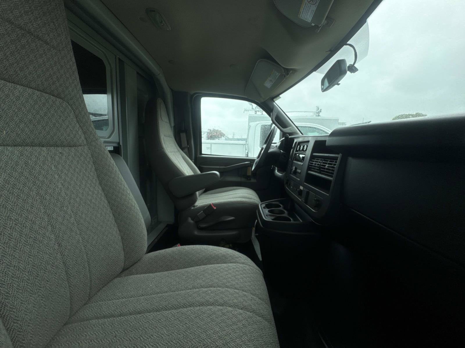 2024 Chevrolet Express Cutaway 3500 1WT