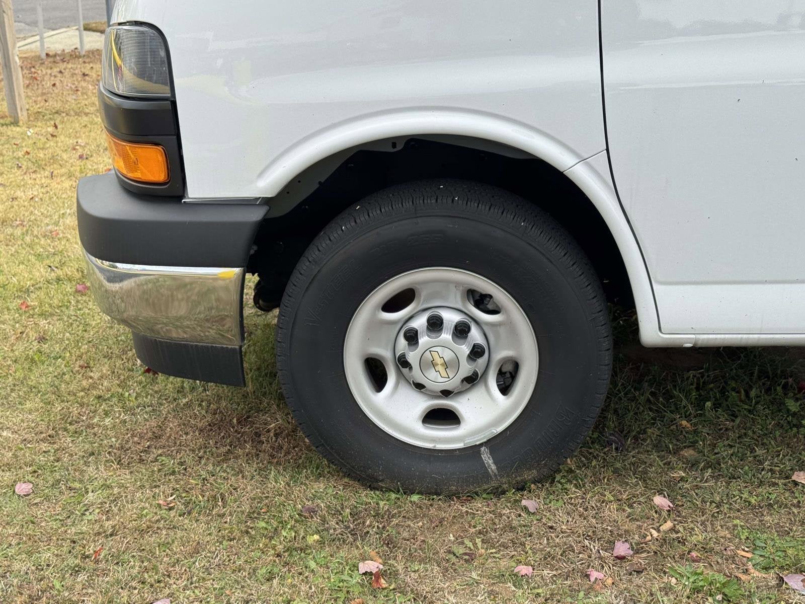 2025 Chevrolet Express Cutaway 3500 1WT