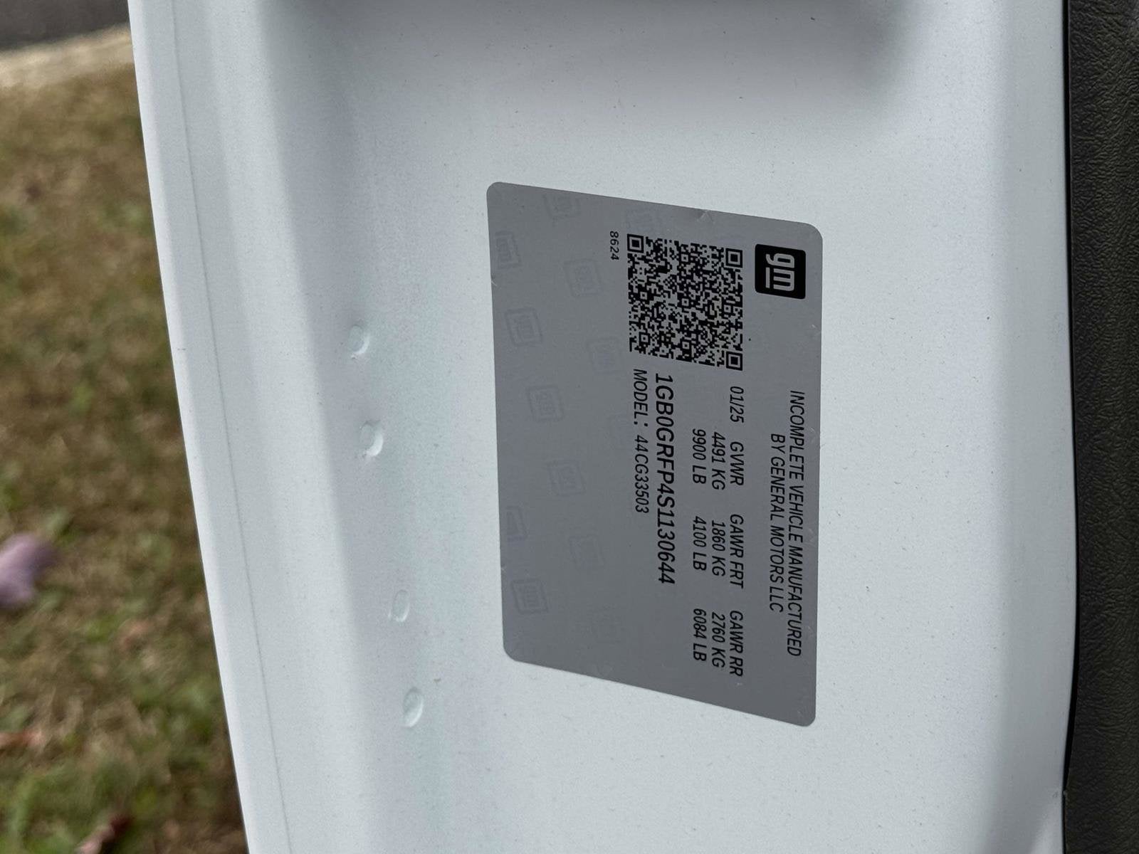 2025 Chevrolet Express Cutaway 3500 1WT