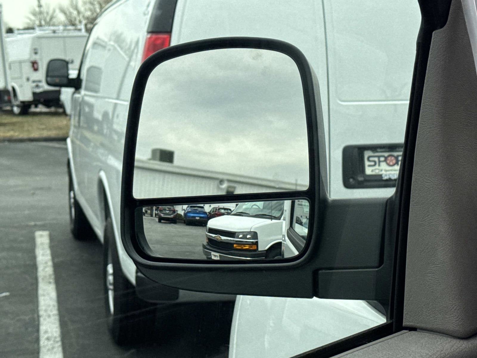 2025 Chevrolet Express Cutaway 3500 1WT