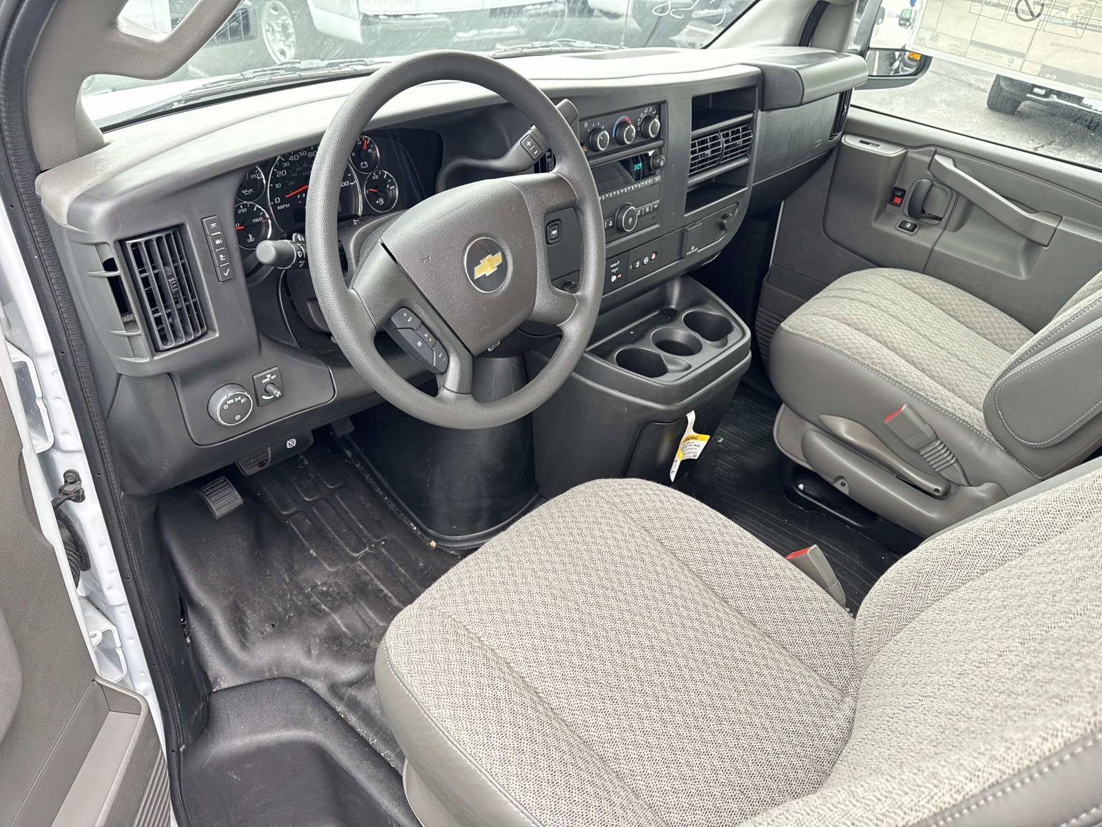 2025 Chevrolet Express Cutaway 3500 1WT