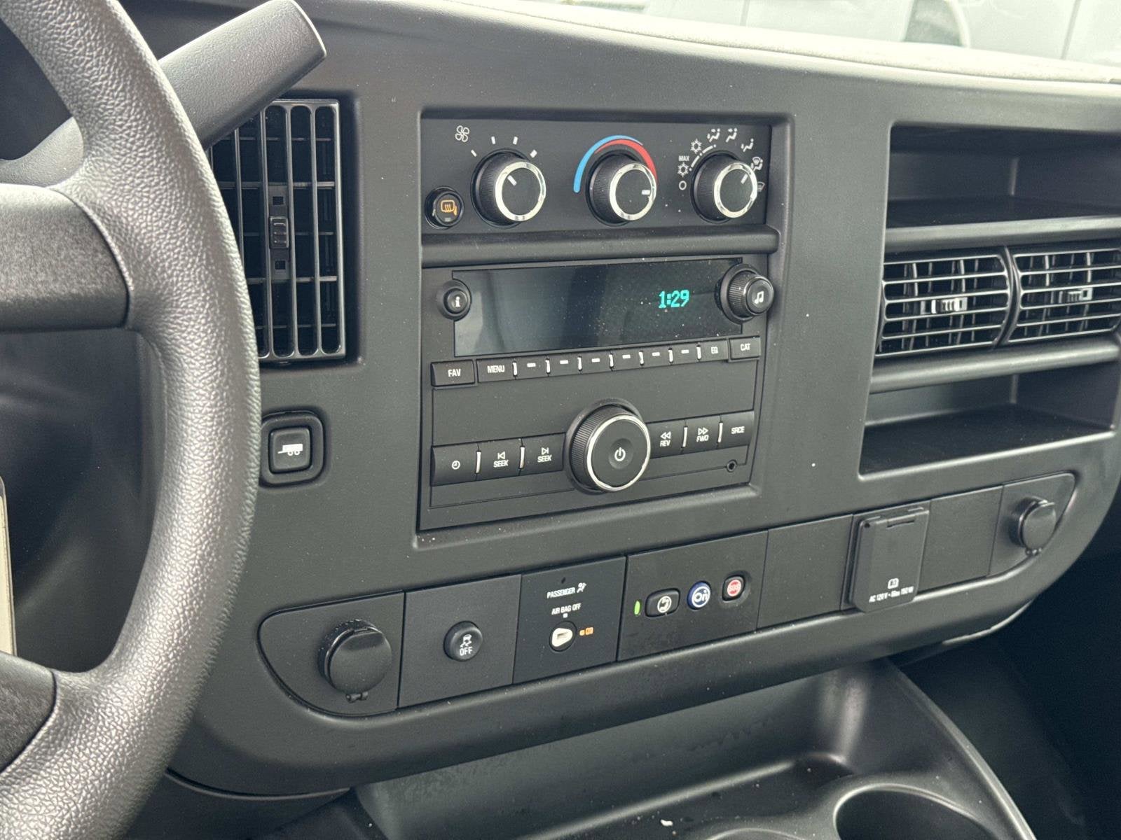 2025 Chevrolet Express Cutaway 3500 1WT