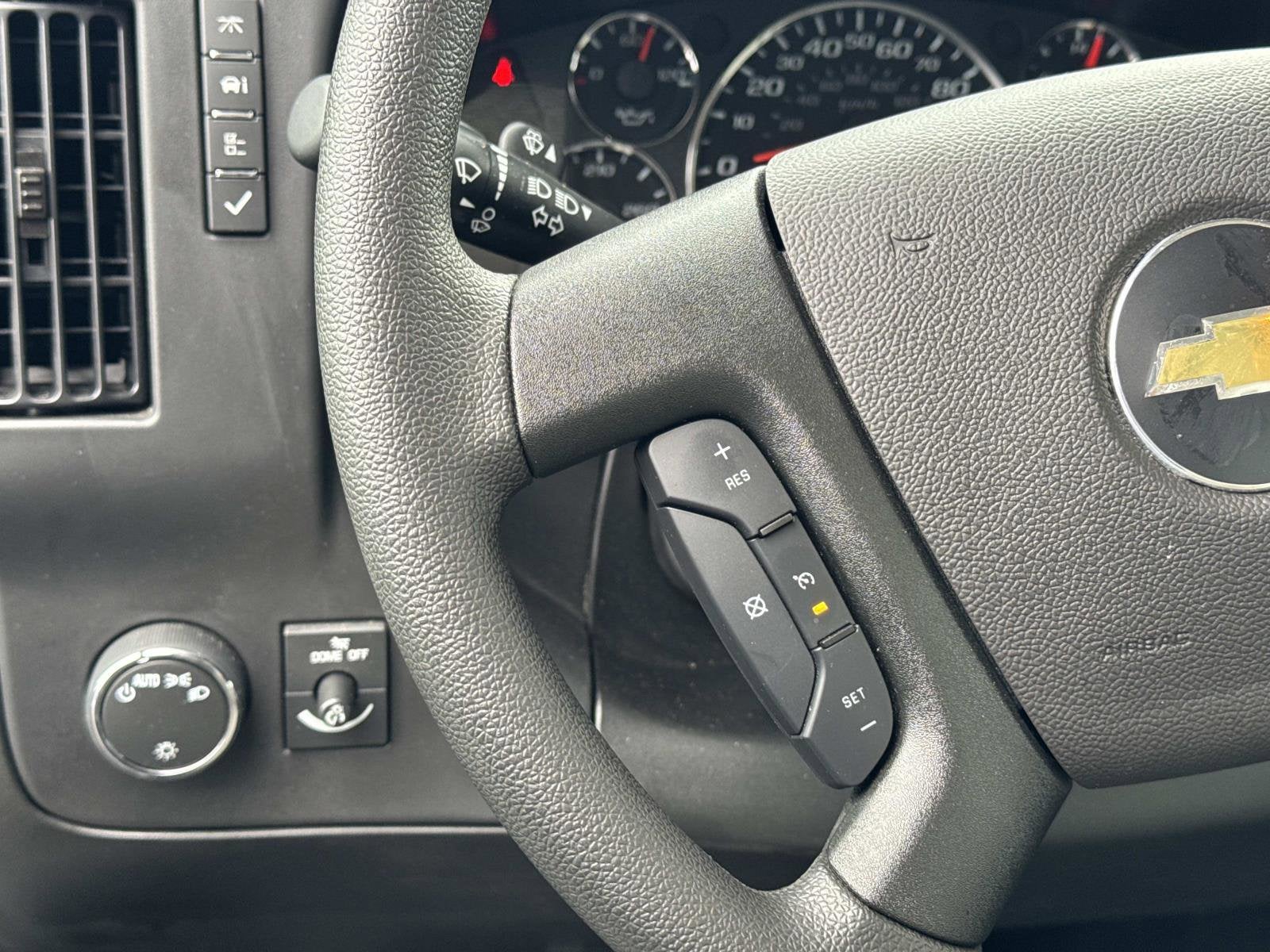 2025 Chevrolet Express Cutaway 3500 1WT