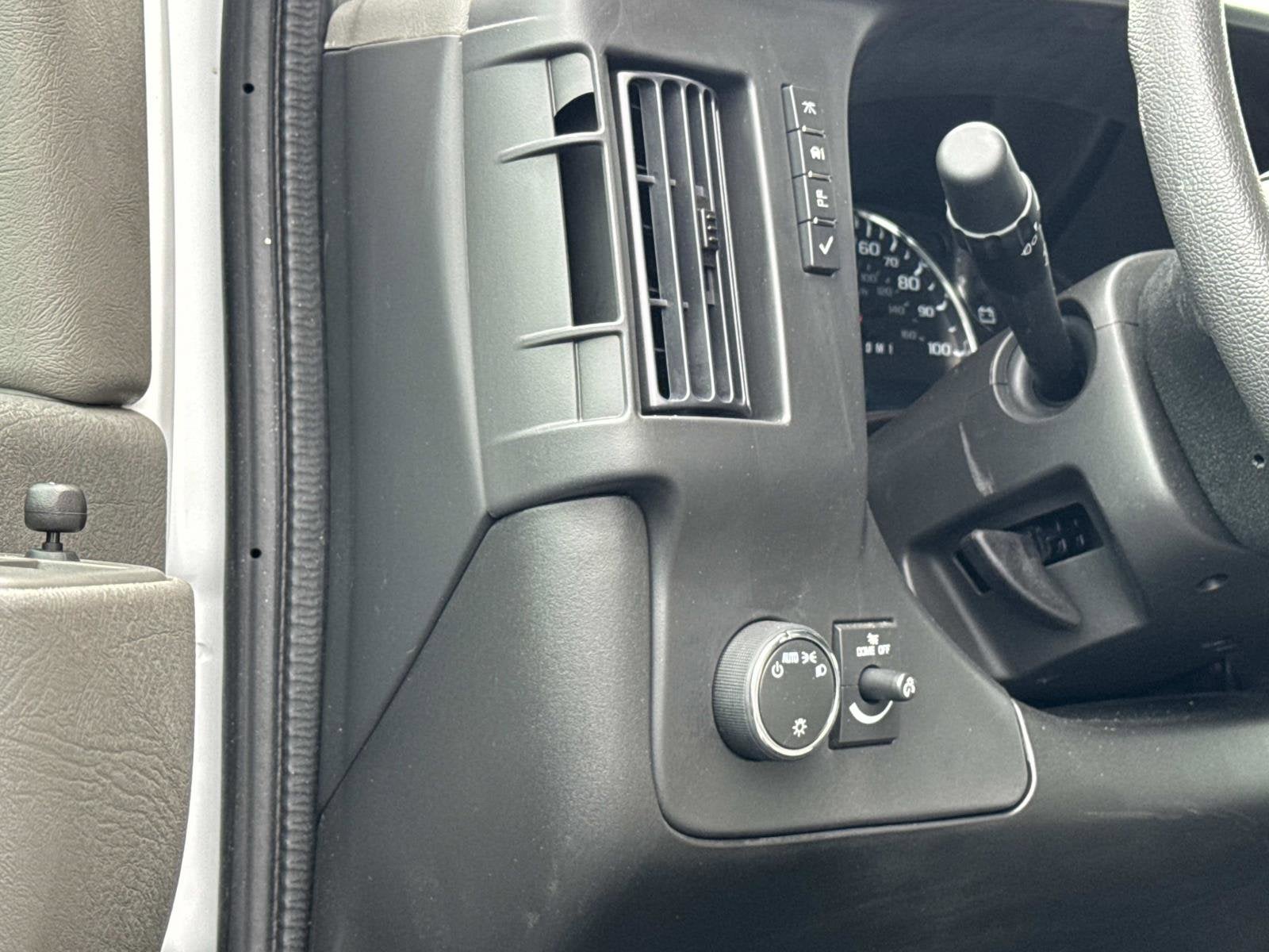 2025 Chevrolet Express Cutaway 3500 1WT