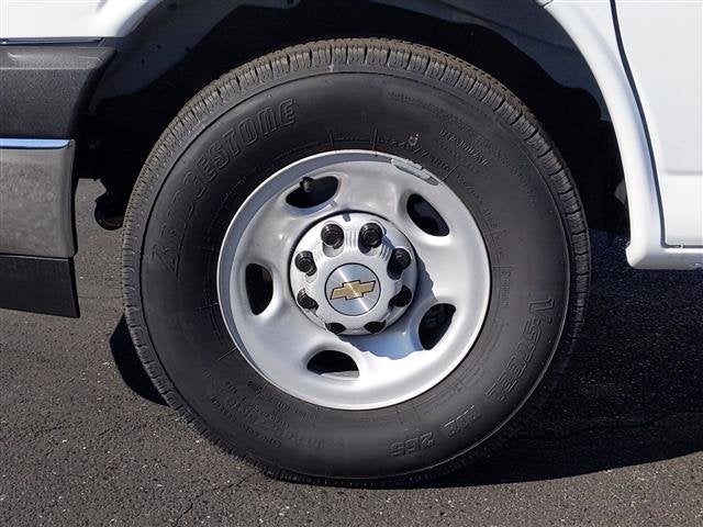 2024 Chevrolet Express Cutaway 3500 1WT