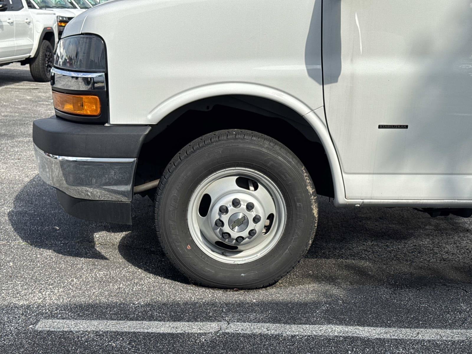 2024 Chevrolet Express Cutaway 3500 1WT