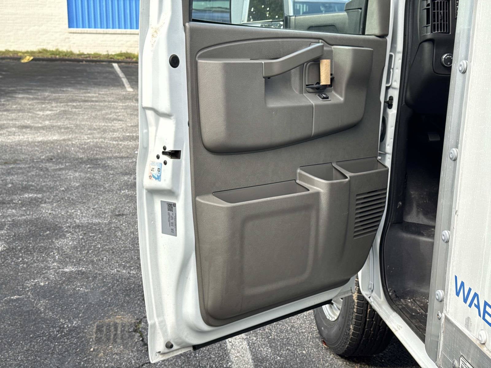 2024 Chevrolet Express Cutaway 3500 1WT