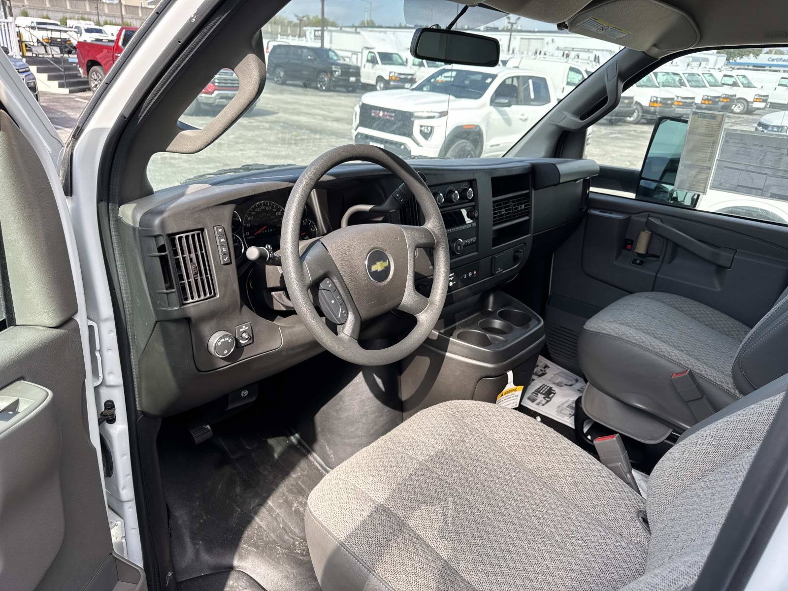 2024 Chevrolet Express Cutaway 3500 1WT