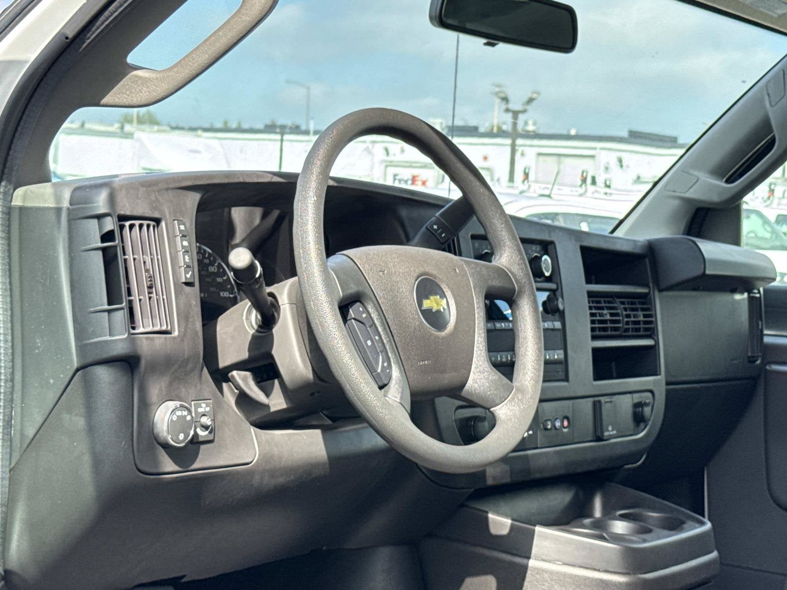 2024 Chevrolet Express Cutaway 3500 1WT
