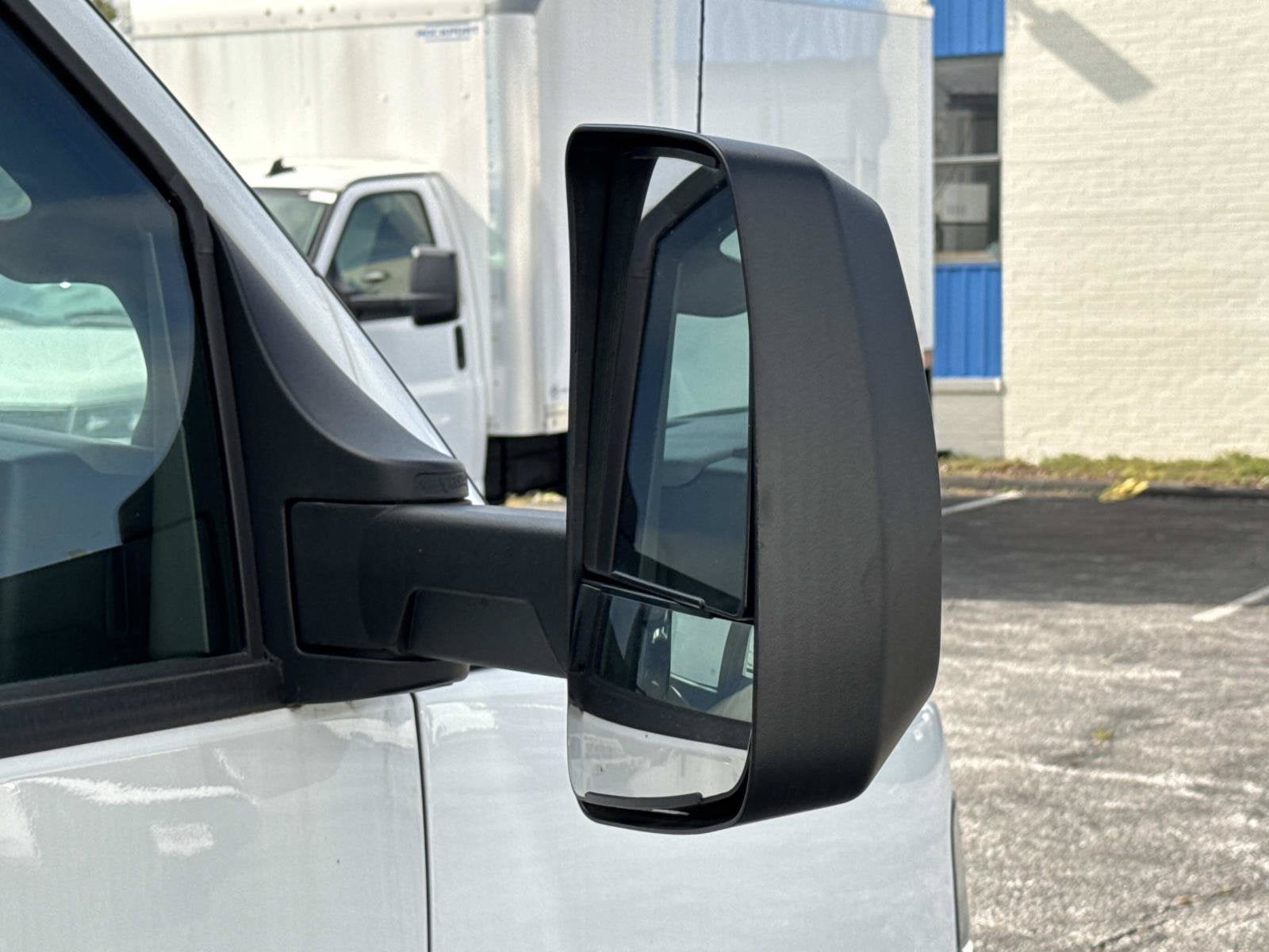 2024 Chevrolet Express Cutaway 3500 1WT