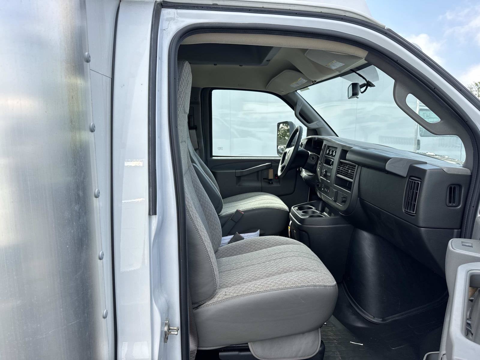 2024 Chevrolet Express Cutaway 3500 1WT