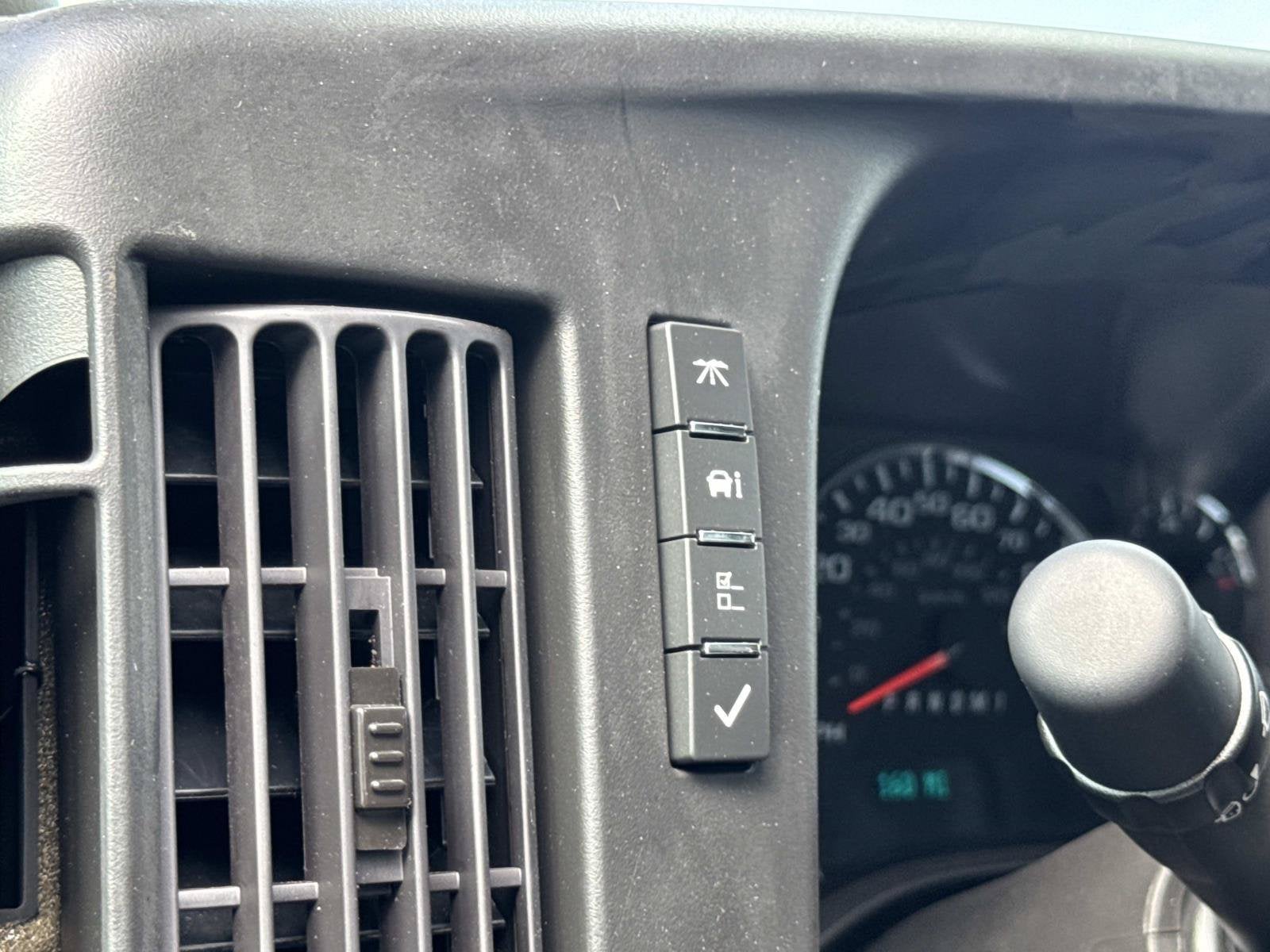 2024 Chevrolet Express Cutaway 3500 1WT