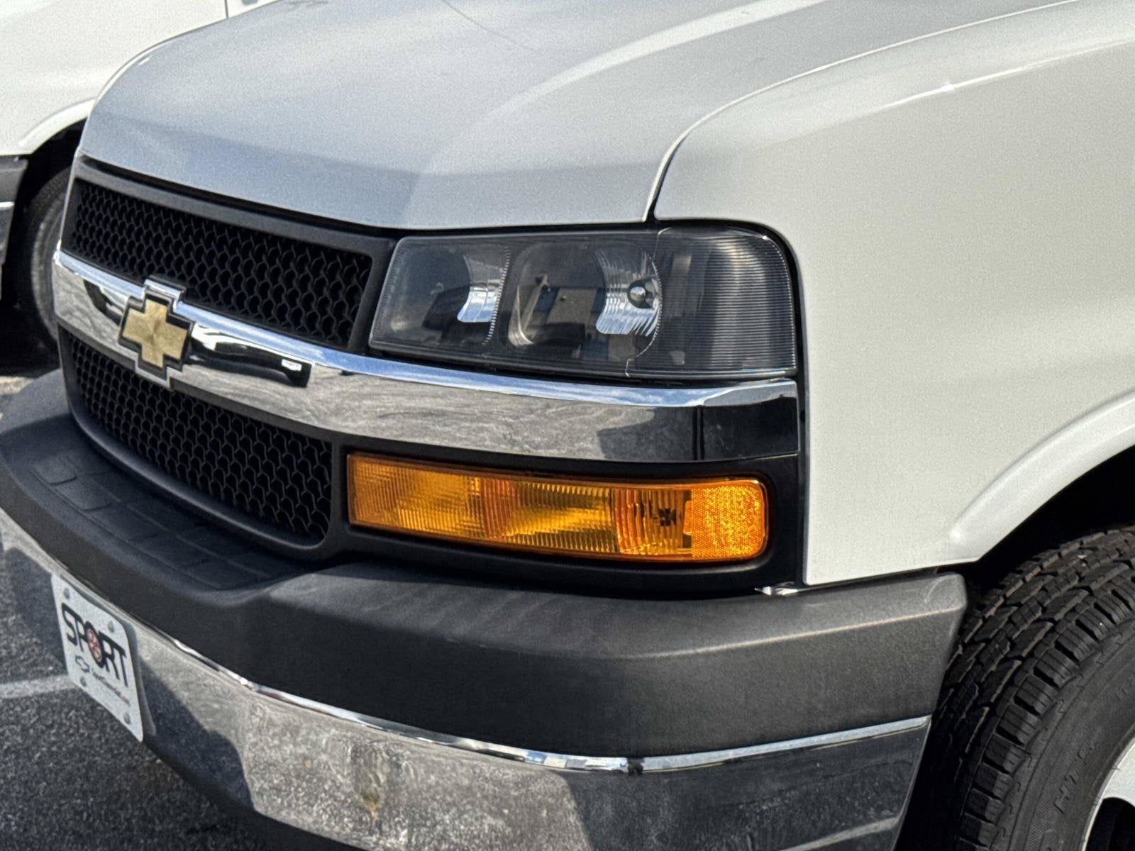 2024 Chevrolet Express Cutaway 3500 1WT