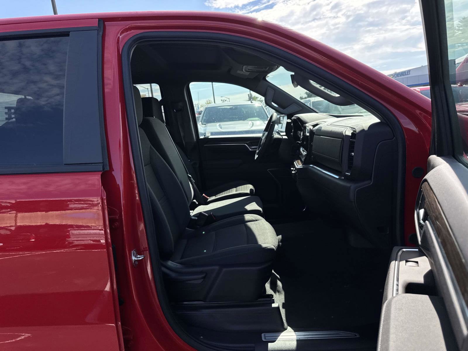 2025 Chevrolet Silverado 1500 LT (2FL)