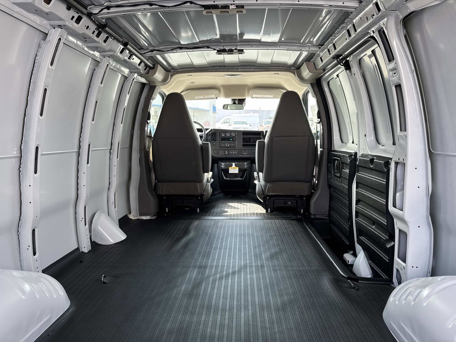 2025 Chevrolet Express Cargo WT