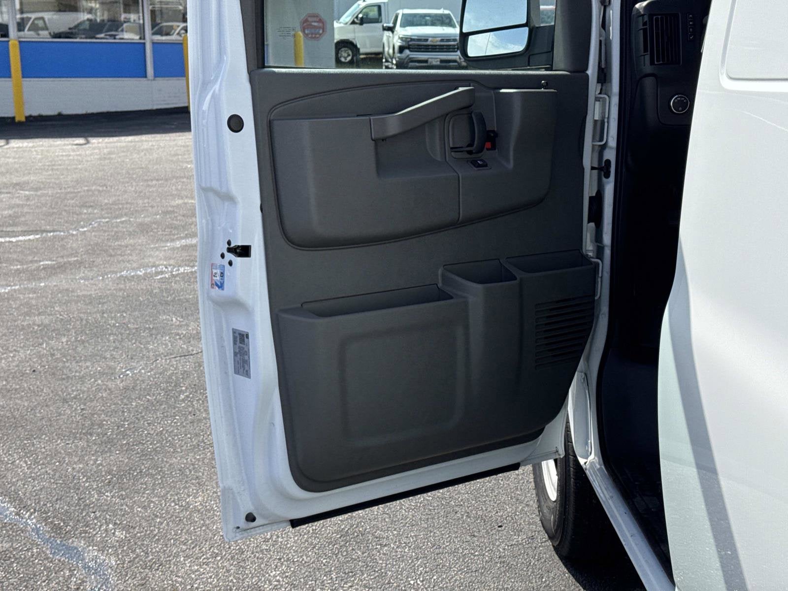 2025 Chevrolet Express Cargo WT