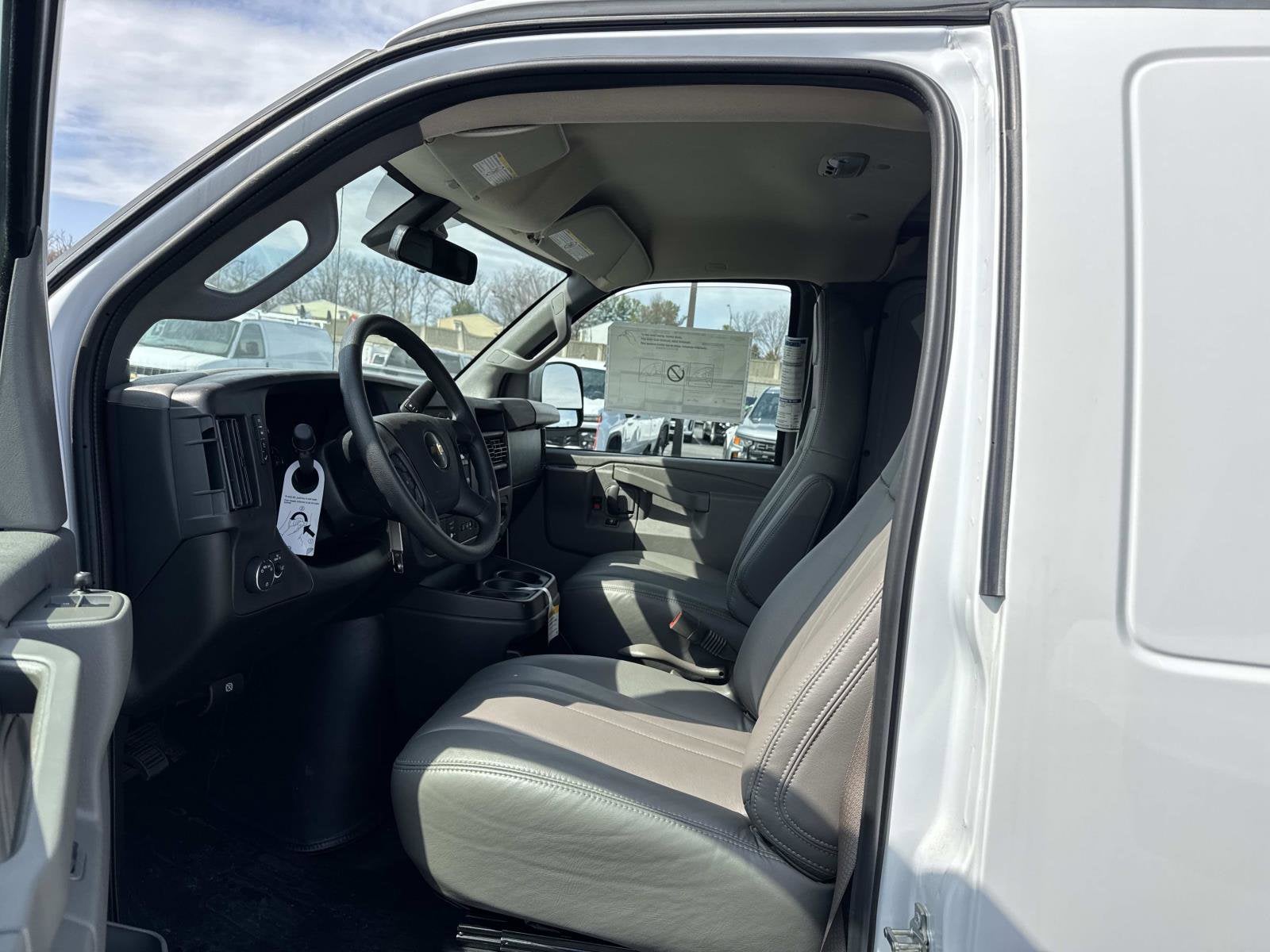 2025 Chevrolet Express Cargo WT