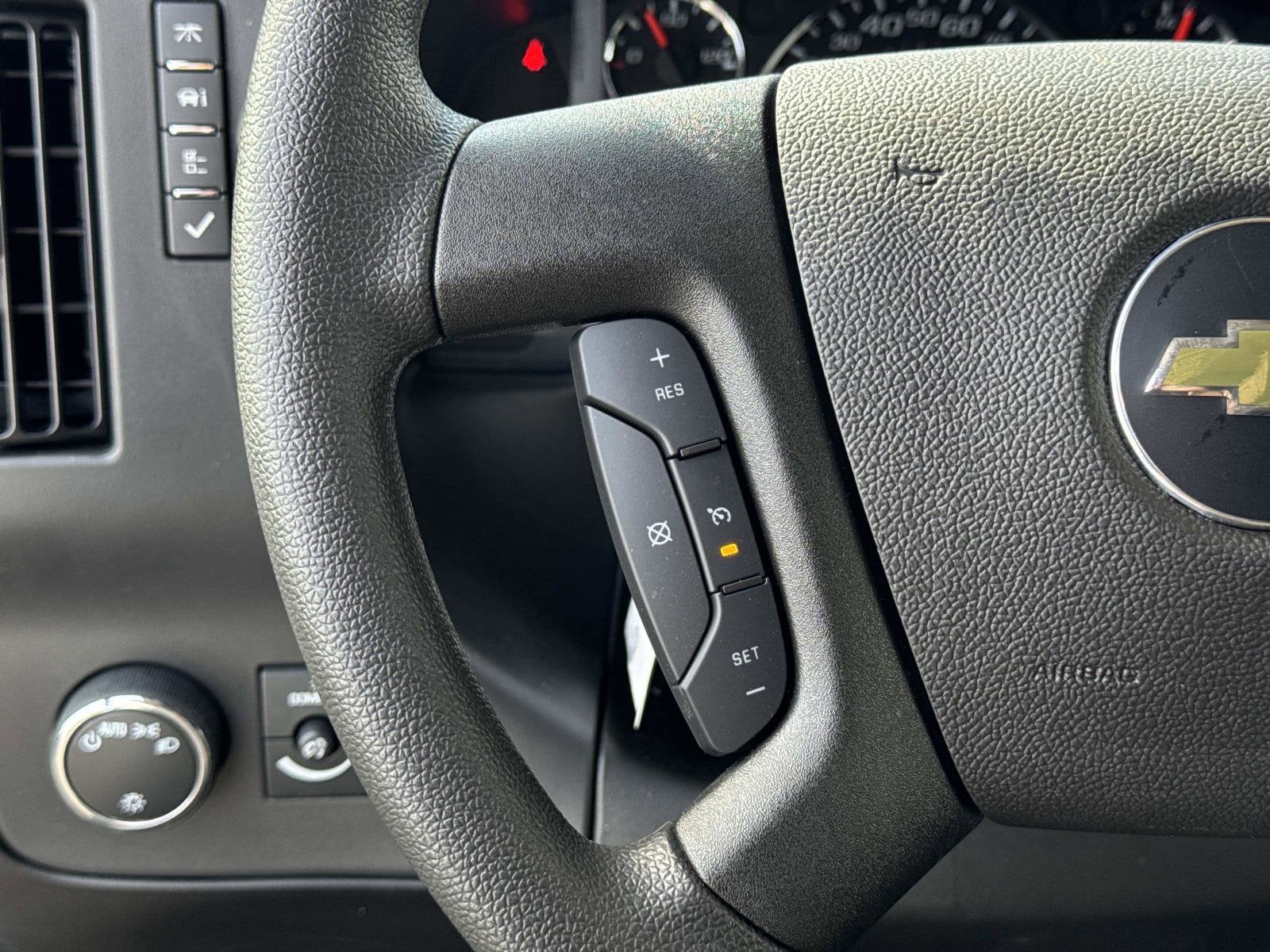 2025 Chevrolet Express Cargo WT