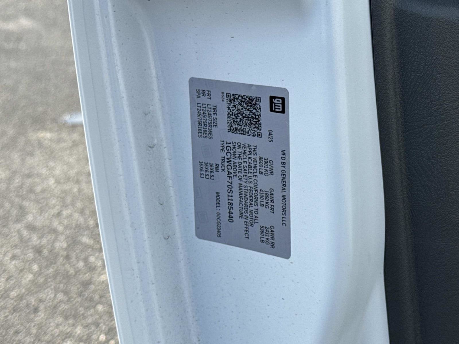 2025 Chevrolet Express Cargo WT