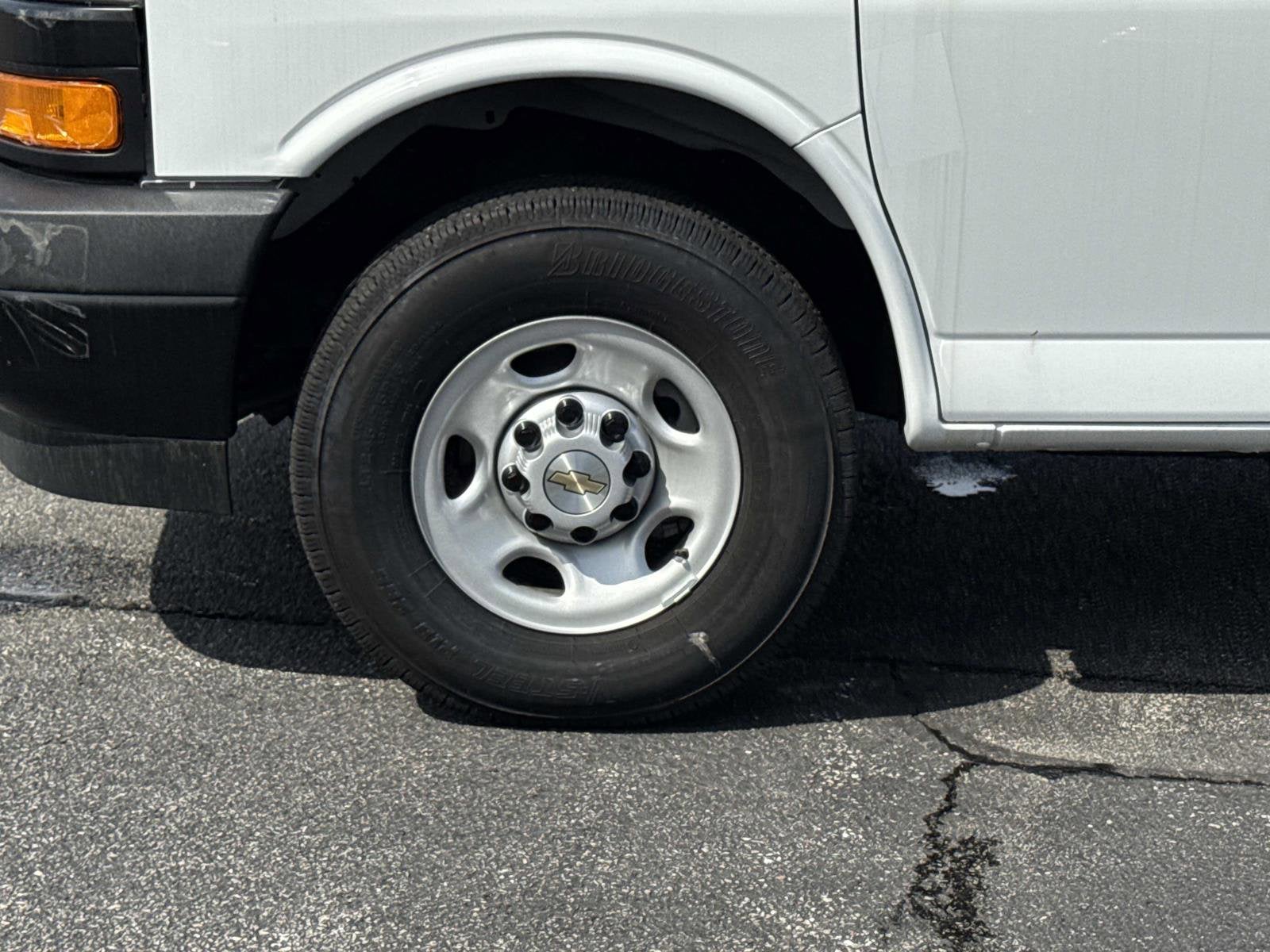 2025 Chevrolet Express Cargo WT