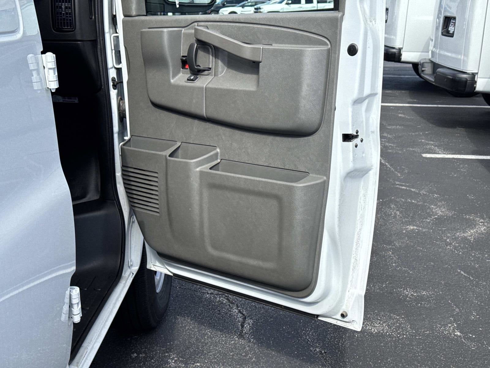 2025 Chevrolet Express Cargo WT