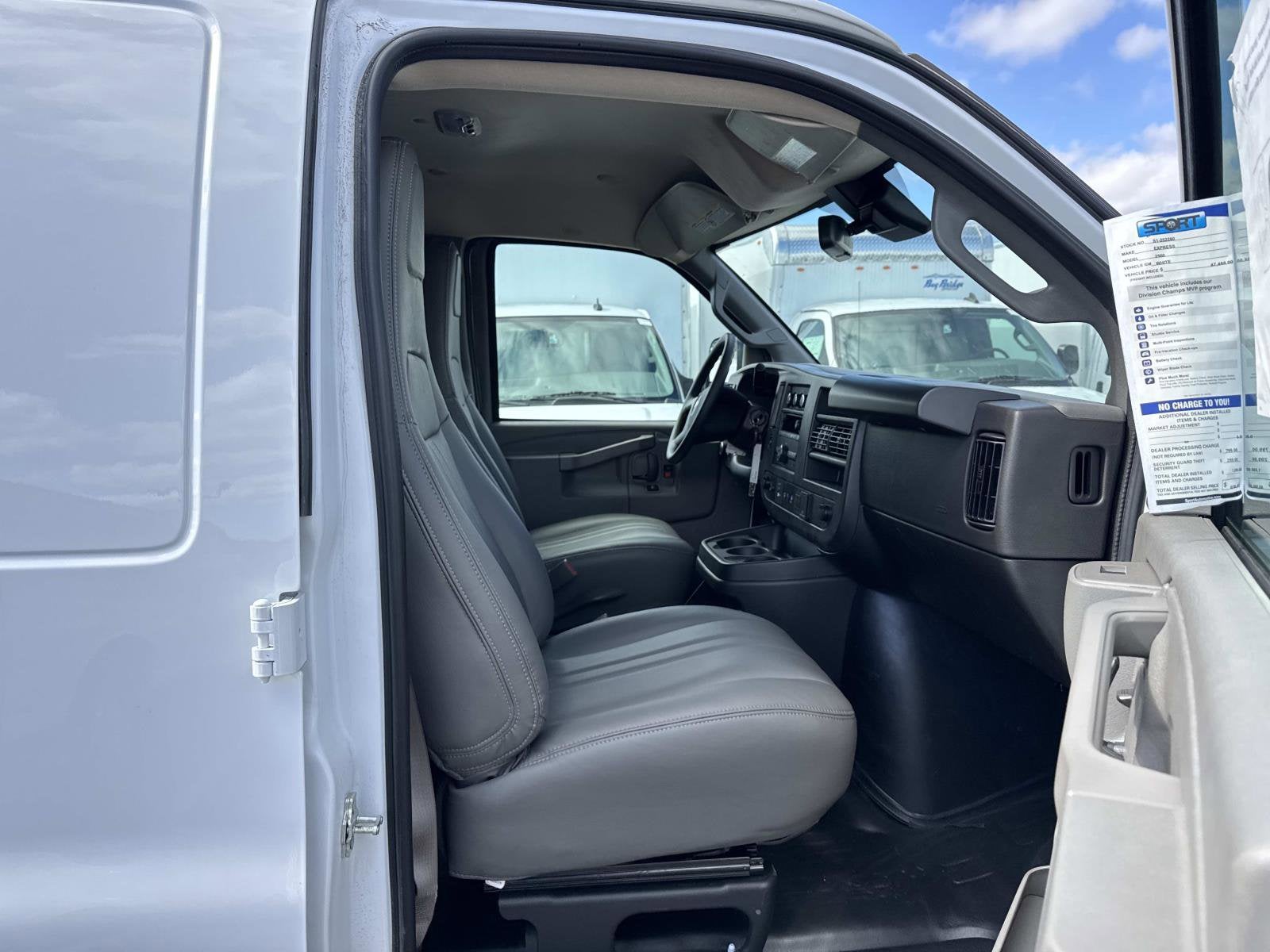 2025 Chevrolet Express Cargo WT