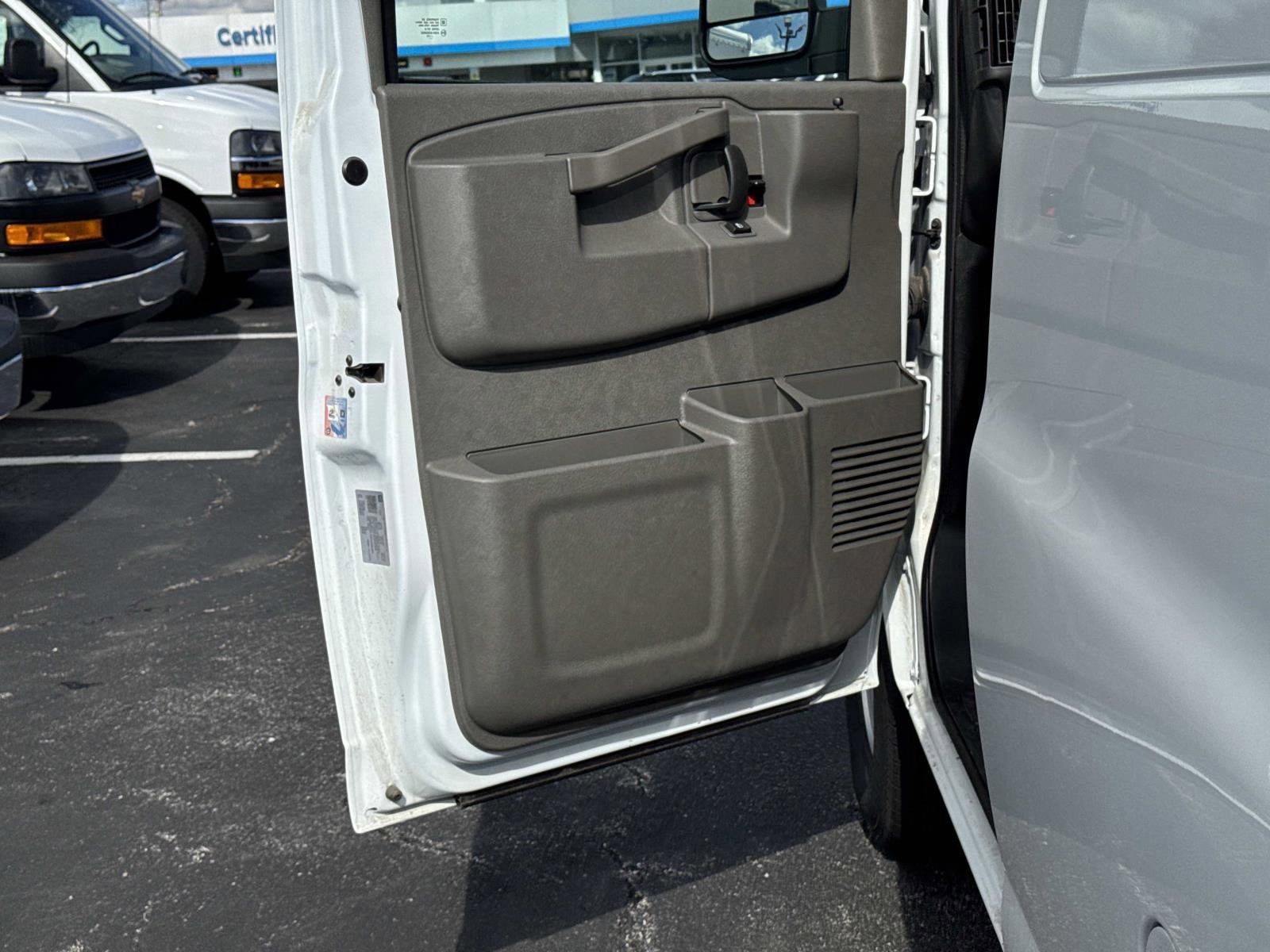 2025 Chevrolet Express Cargo WT