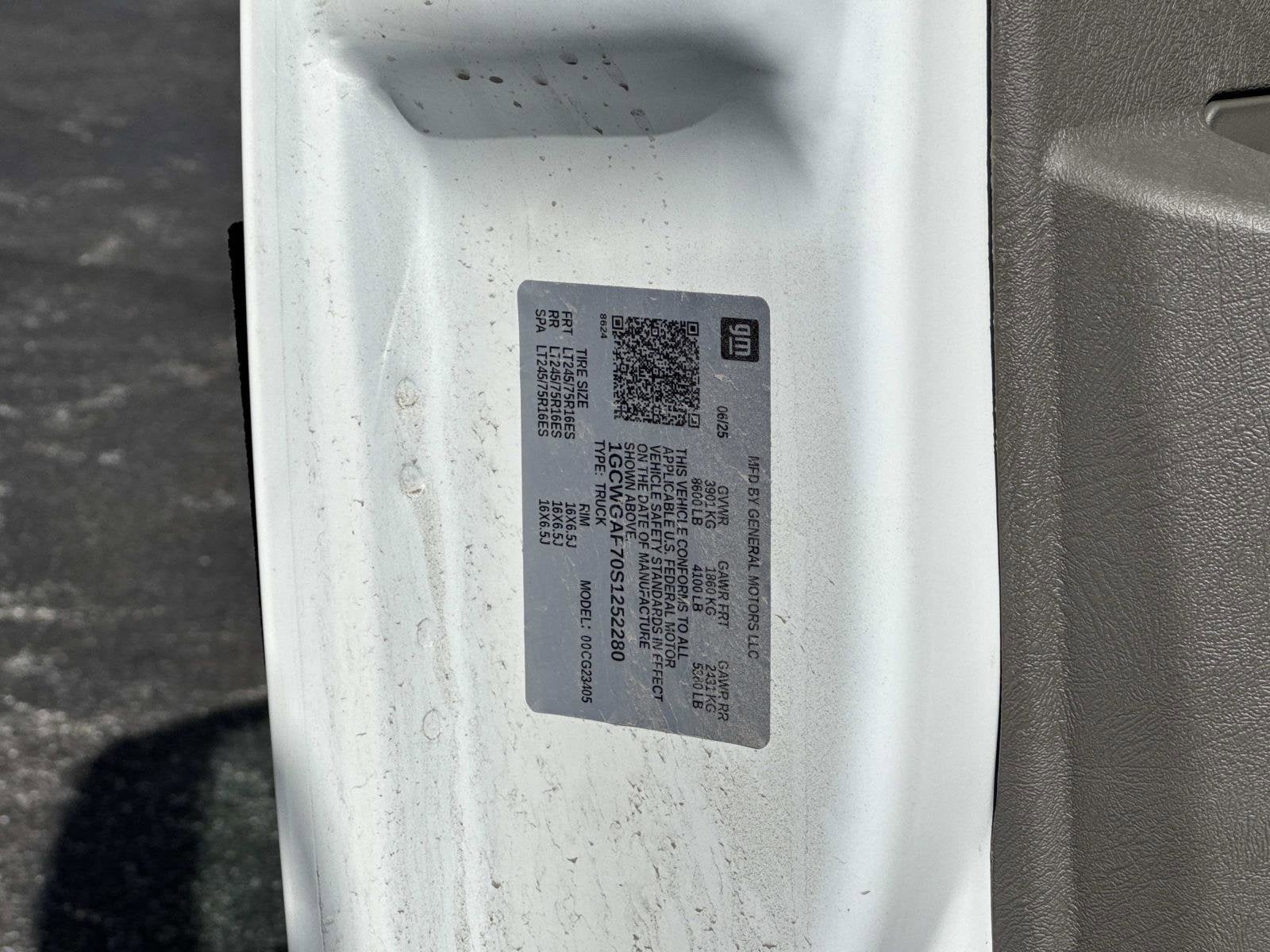 2025 Chevrolet Express Cargo WT