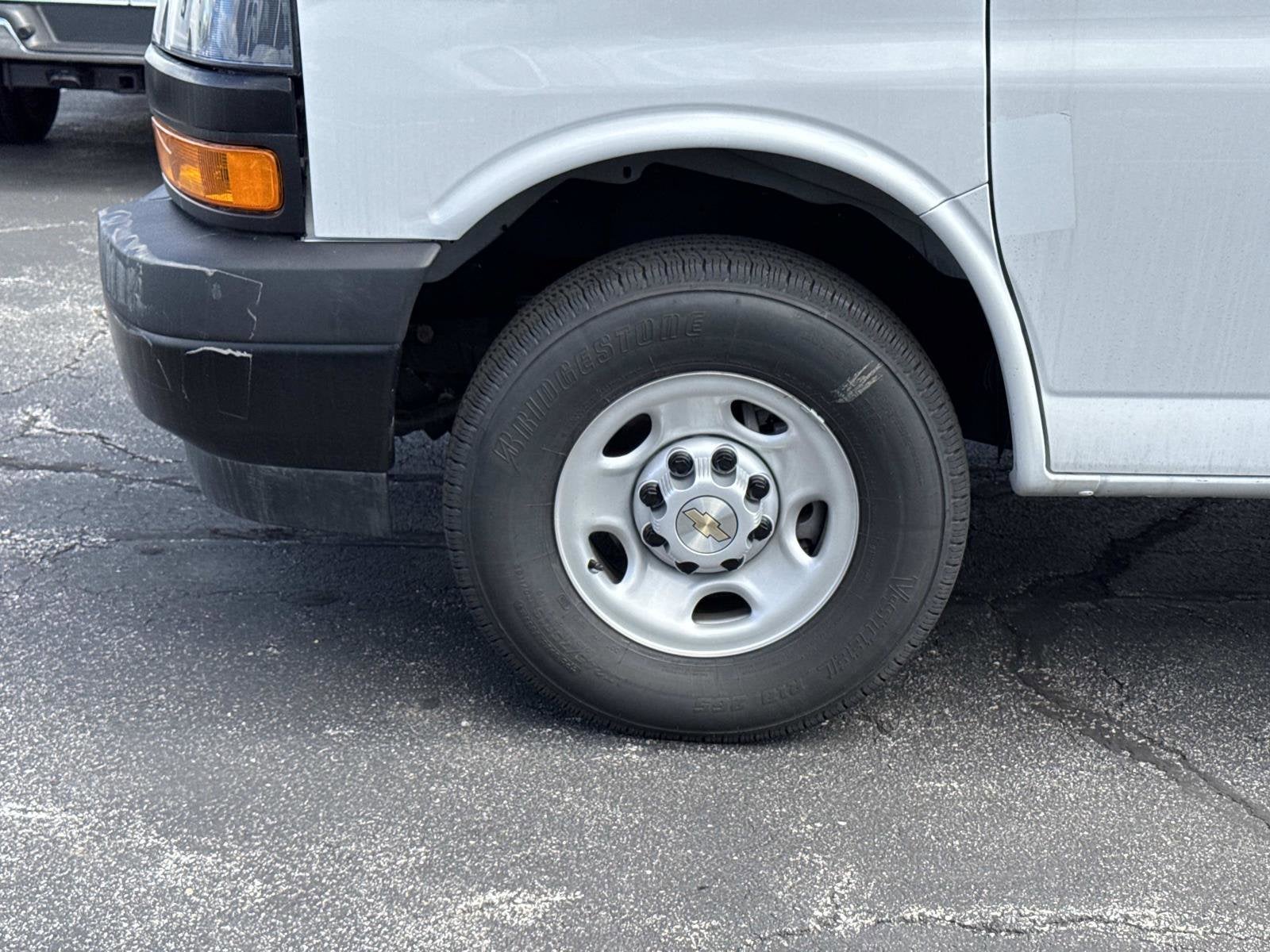 2025 Chevrolet Express Cargo WT