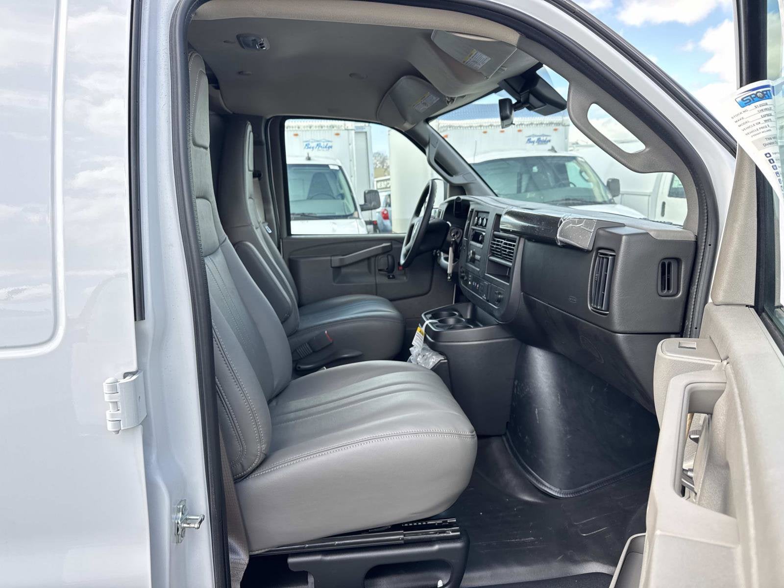 2025 Chevrolet Express Cargo WT