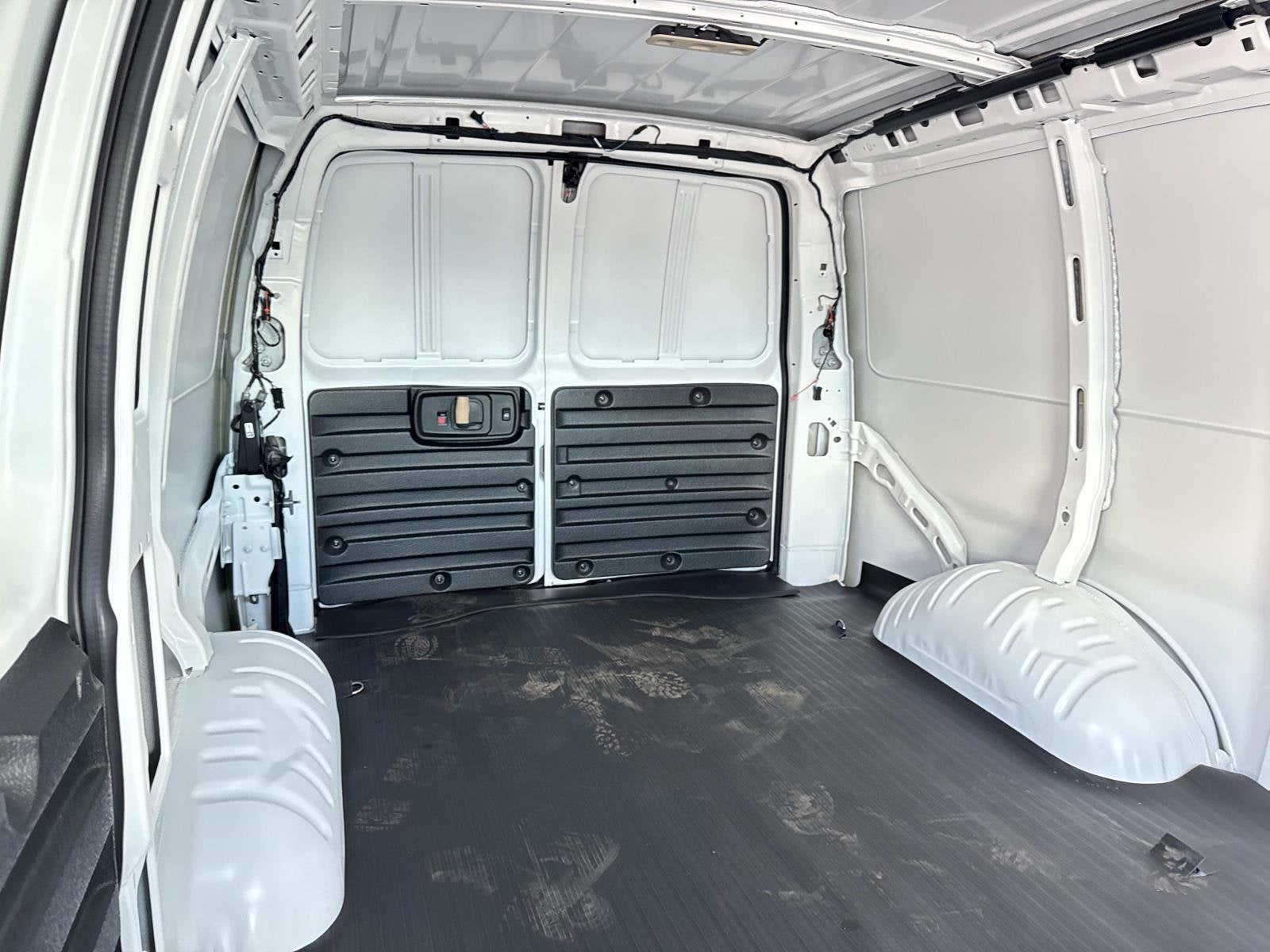 2025 Chevrolet Express Cargo WT