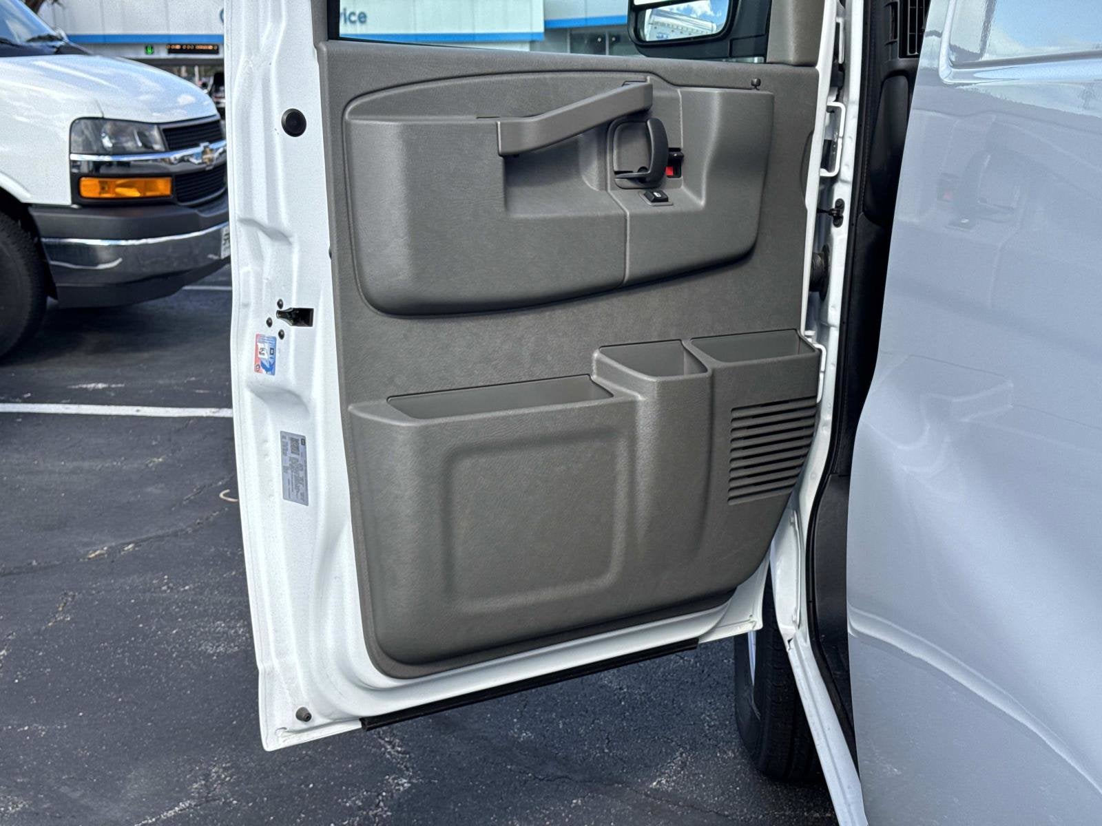 2025 Chevrolet Express Cargo WT