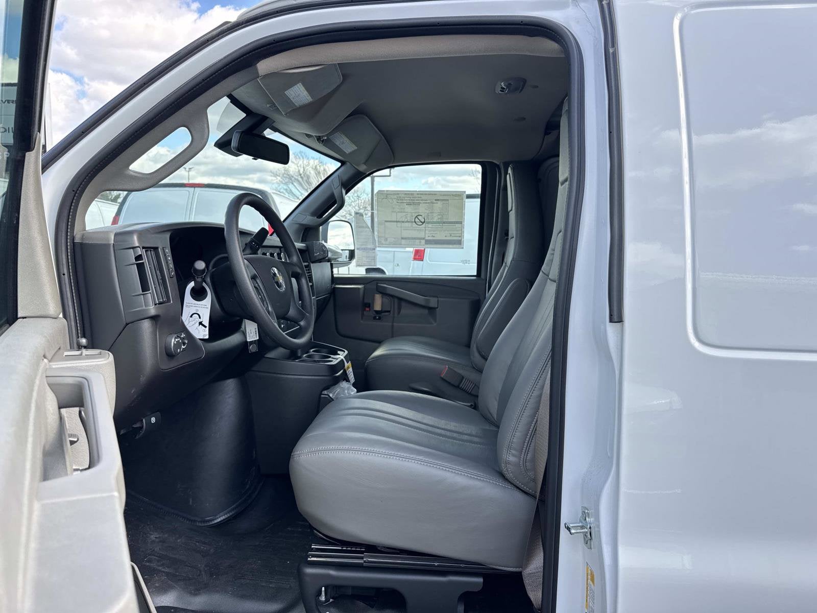 2025 Chevrolet Express Cargo WT