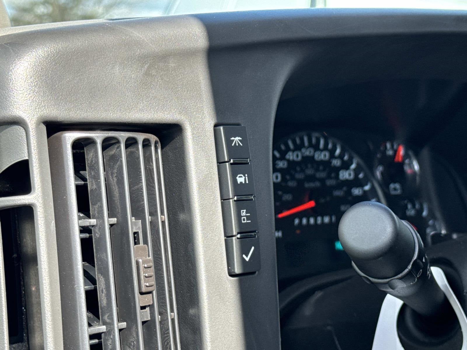 2025 Chevrolet Express Cargo WT